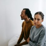 Hubungan Terancam? Ini 4 Ciri Pasangan Yang Belum Move On