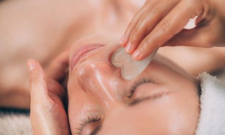 Pernah Dengar Gua Sha? Ini Dia Ragam Manfaatnya Untuk Wajah