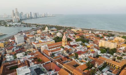 Kota Cartagena Di Kelilingi Pantai Yang Memukau