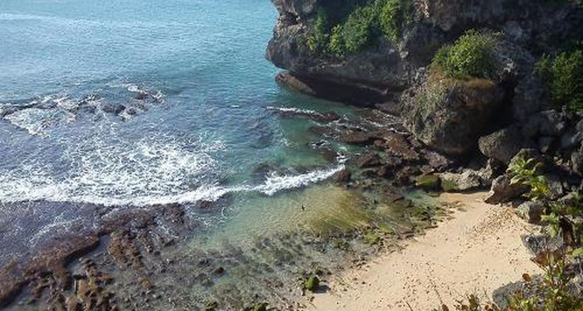 Pantai Balangan Surganya Para Peselancar Di Bali